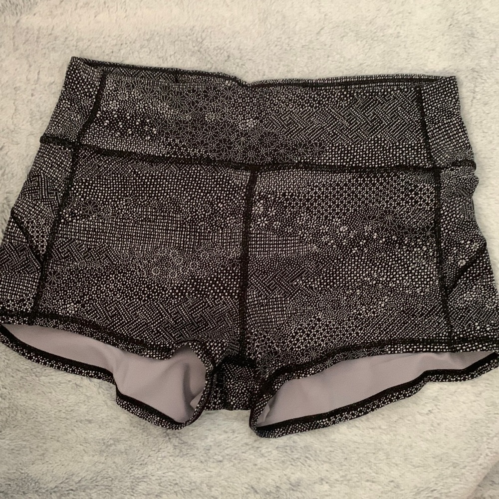 Lululemon black and white shorts